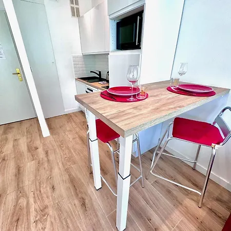 Апартаменты #19staywiz Us - Lenval - Balcon Lenval Sea View With Ac Promenade Des *